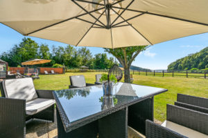 Alfresco dining