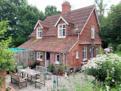 The Country House Company property to let Steep Marsh, Petersfield, Hampshire