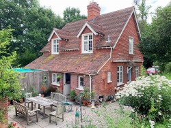 The Country House Company property to let Steep Marsh, Petersfield, Hampshire