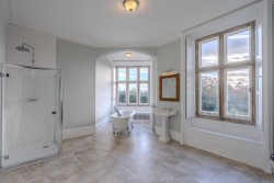 Property Image #6 of 10