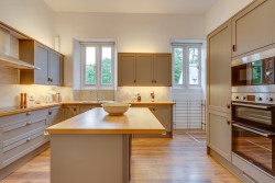 Property Image #4 of 13