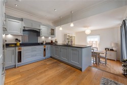 Property Image #4 of 18