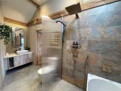 Property Image #6 of 9